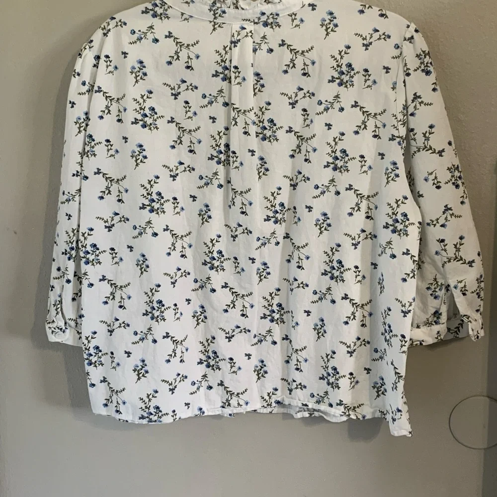 Mi Ami Floral Whitw floral blouse size XL